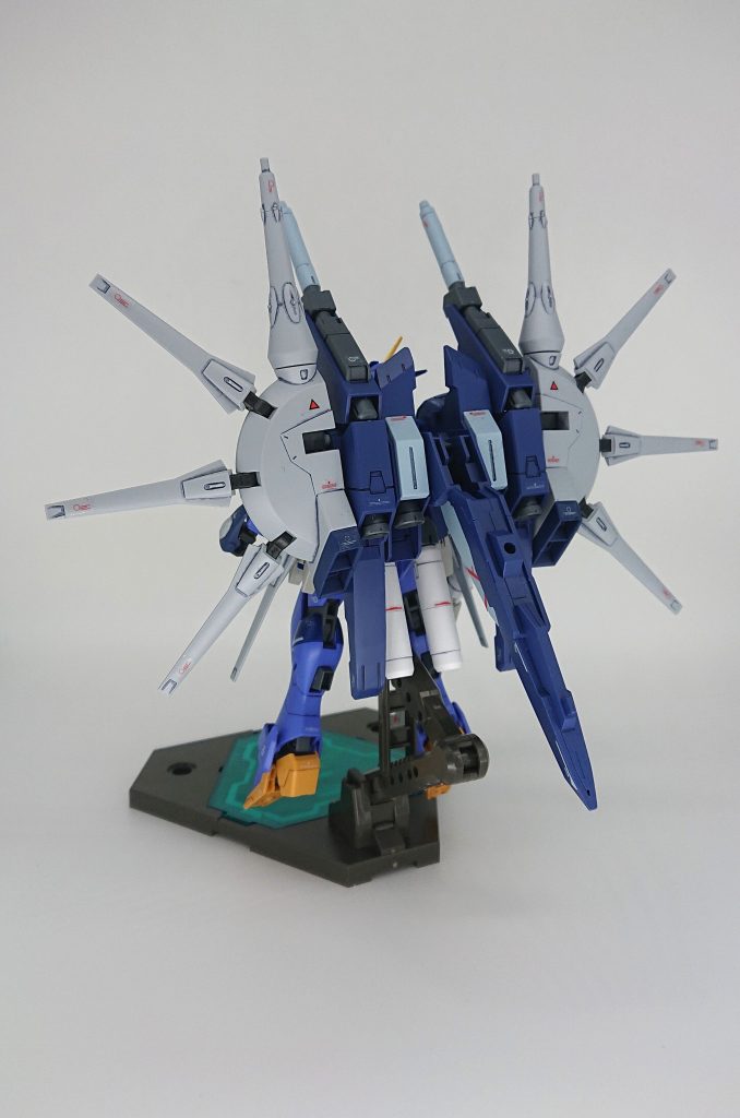 【後 妄想設定その３】
 レジェンドガンダムのドラグーン・システムのプラットホームは、重力下での使用にも配慮した機構になっており、大気圏内でもデッドウェイトになりにくいよう改良が施されている。

加えて、ライトニングバックパックウェポン２を採用することにより、加速力が更に増している。