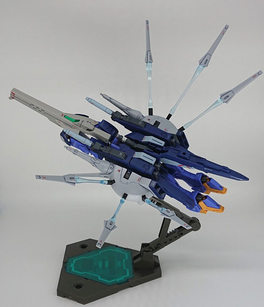 【変形 妄想設定その４】
ライトニングバックパックウェポン２の採用により、これまでレッグフライヤーとチェストコアフライヤーに分離して飛行していた形態から、単独航行できる形態に進化している。

なお、これまでどおり分離しての飛行は可能だが、チェストコアフライヤーへのバックパック追加により航行速度が大幅に異なるようになったため、分離航行は事実上廃止された様なものである。