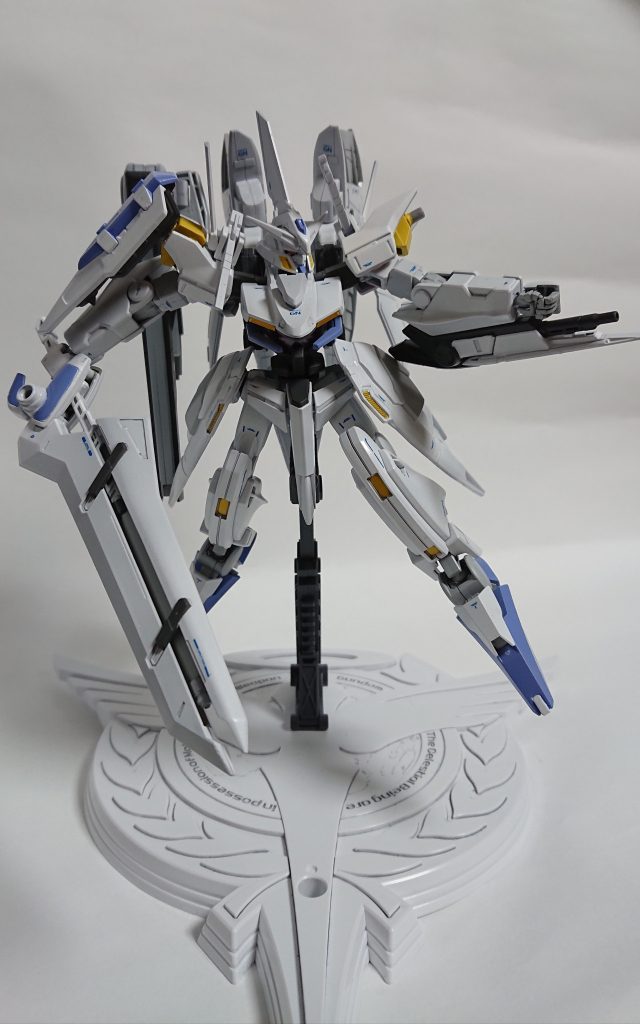 GNバスターソード使用。 左手GNハンドガンは牽制に使用。