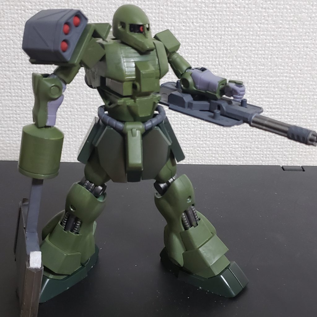 ゲリラ所有のモビルスーツ。対モビルスーツ戦闘は基本的に想定していないですが、目の前に来たら戦います。ガトリングとミサイルをつけときました。