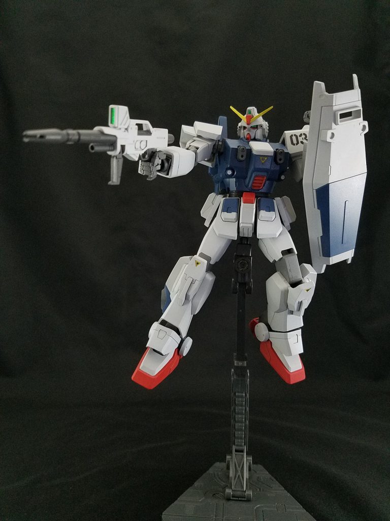 ビームライフルとシールド装備。
箱絵風。