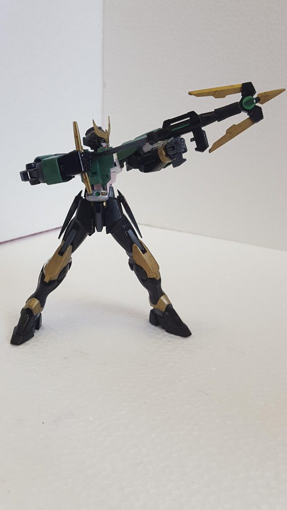 武器のペガサスボウガンは弓矢の如く引く事ができるぞ！