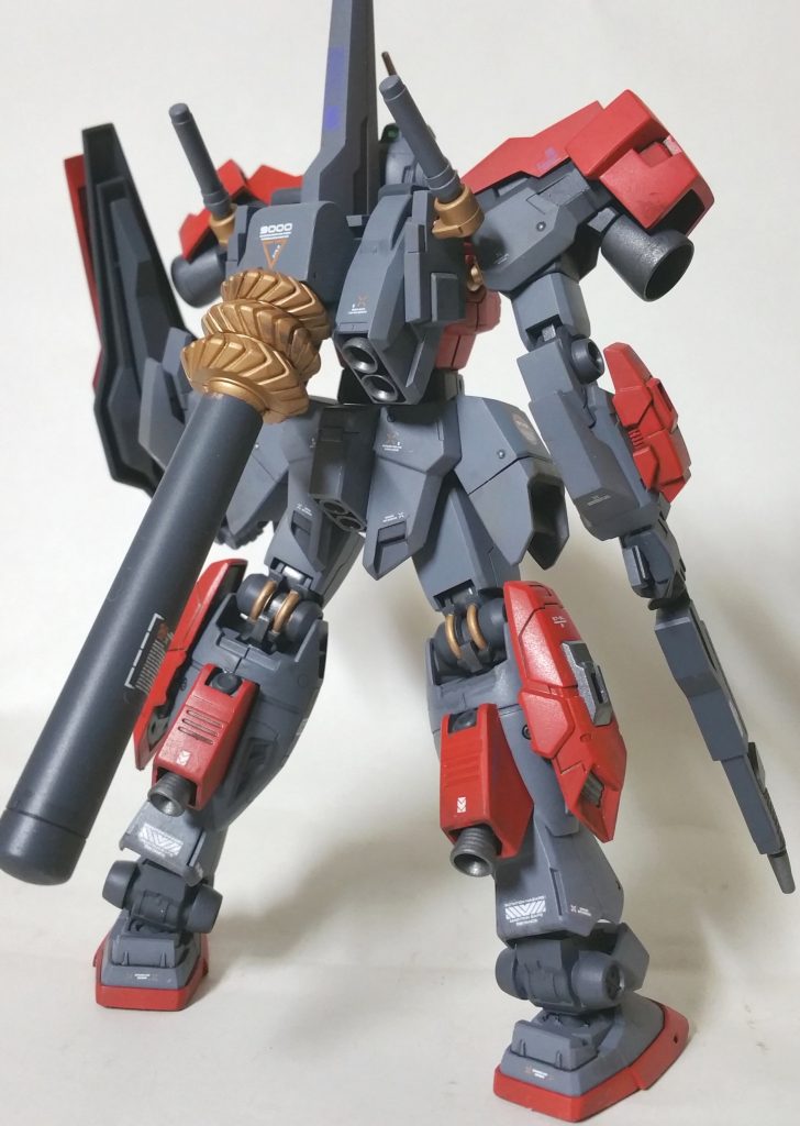 背中はワグテイルのバックパックにプロペラントタンクを接続するユニットを増設、余ったペイルライダーのバックパックは分割して脹脛に取り付ける形で。
増えた重量を推力で補うストロングスタイルです!