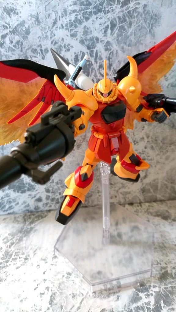 ショートビームライフル&ランスユニット[スティンガー]

ビームライフルやビームガトリング砲はエネルギーが切れると武装を捨てて

両腕のドラウプニル４連装ビームガトリングガンに切り替えて戦います