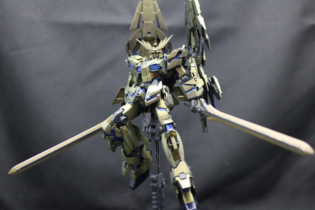 アームドアーマーからの取り外しも容易で、外して長剣或いは蛇腹剣としても使用可能。