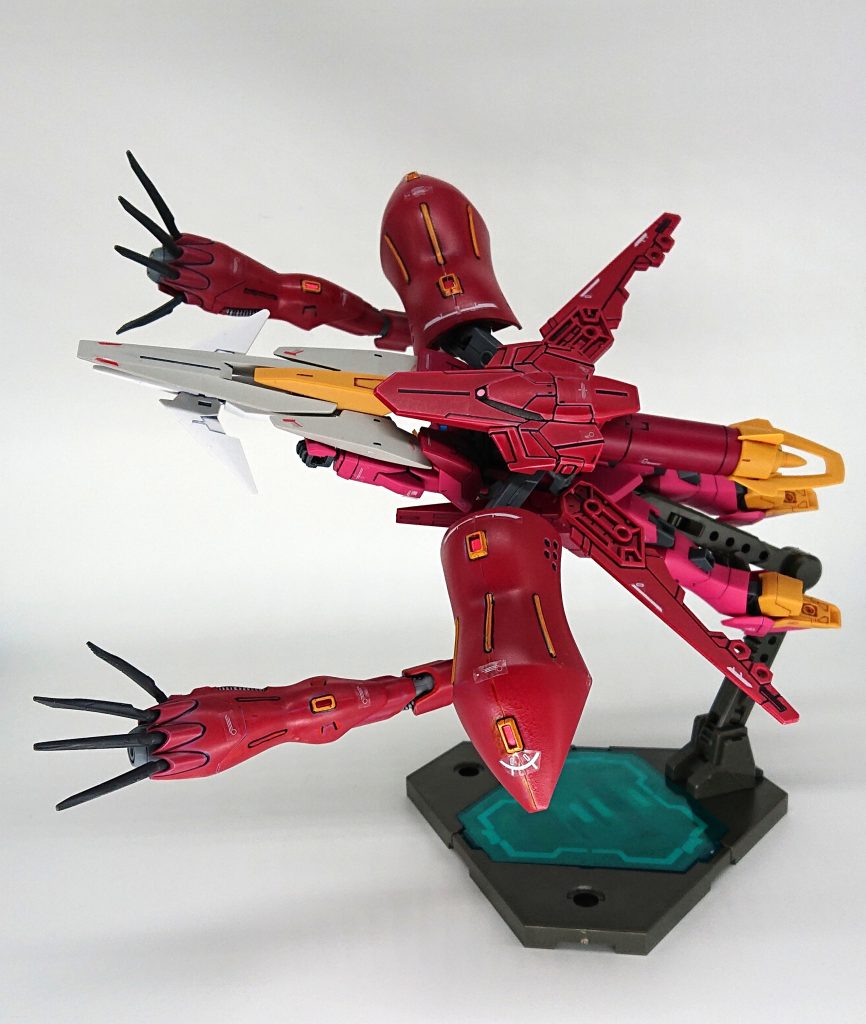 【アクション６変形(MA形態)】
ジオンのMAグラブロやビグロをモデルにし、アームを展開した状態。