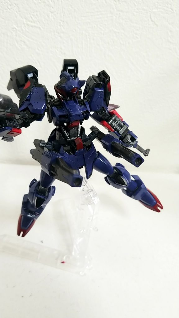 サイドアーマーに装備された小型レールキャノン
肉薄している時にゼロ距離射撃をする
後のフラウロスのレールキャノンの原案となった