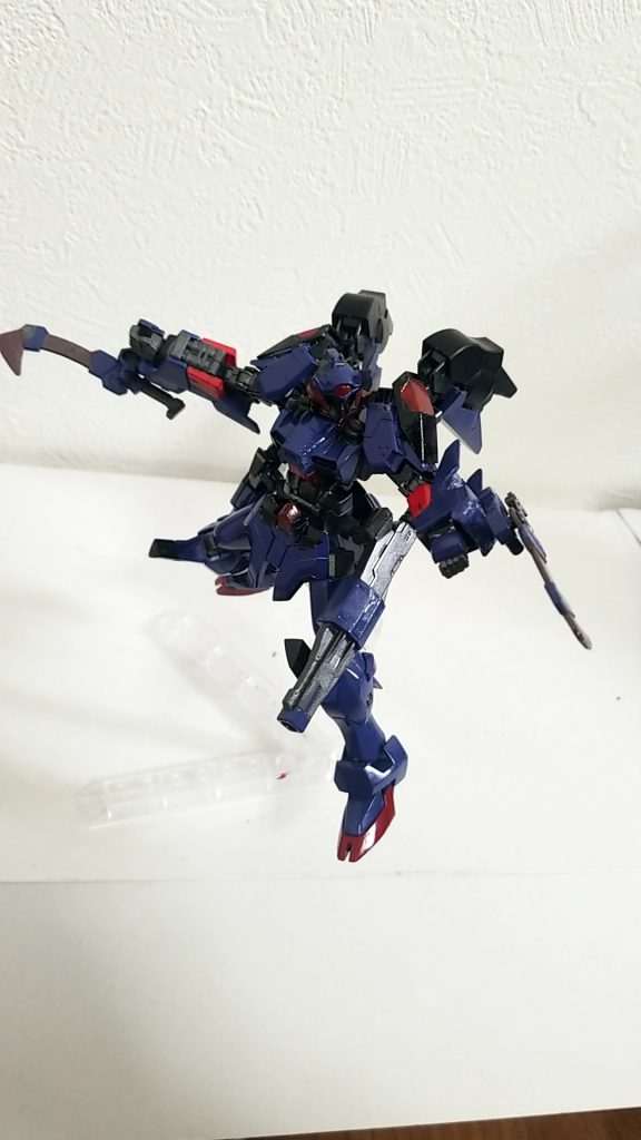 鉤爪状のクロー
敵を切り裂くのはもちろん、引っ掛けてからの地面に叩きつけやどこかに引っ掛けるなども可能
外して腕に持つこともできる