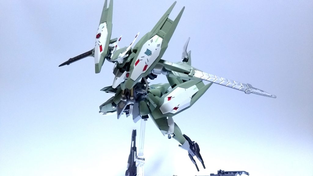 全武装パージ。従来のレギンレイズジュリアと同じ装備です。