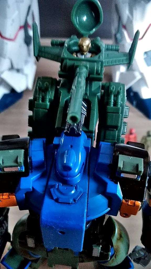 バックパックにはマゼラアタックを取り付けました。