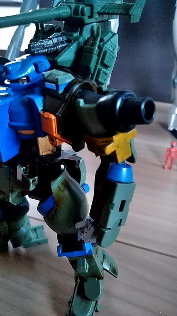 ハンドパーツはMS HAND 01を使いました。