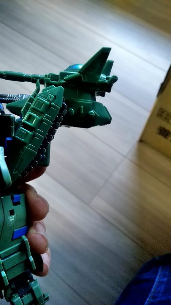 マゼラアタックは接着剤でもともとのバックパックに直付しています。