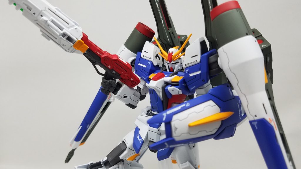 構え
シールドとかにあるギザギザ筋はお気に入りなので色んなとこに彫ってます。