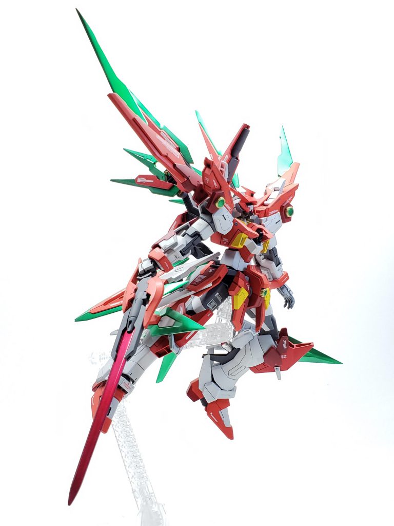 飛翔ッ!!!
肩のウイングと足のソードを展開した超高機動形態です。
今回のお気に入りショットです(≧∇≦)