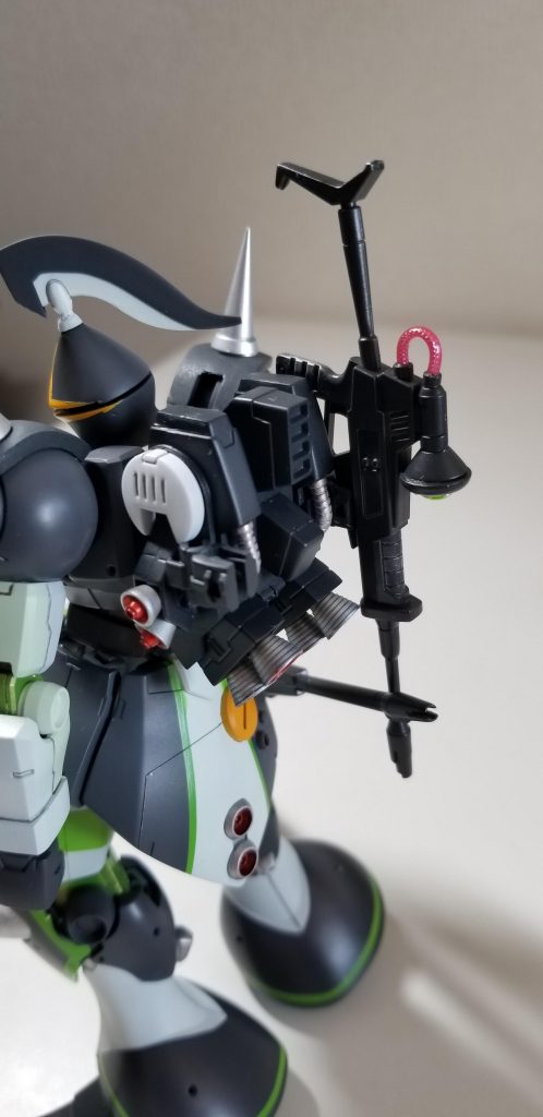 ビームライフルのスコープ接続部分、断線したイヤホンコードを使いました。径1.5㍉で、ピンバイス穴空けし、接着してます。
バーニア部分は市販パーツで。