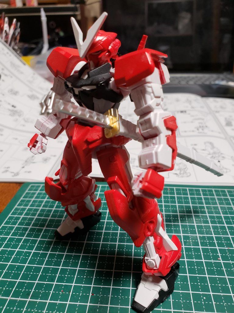 ランナーごと塗装したものを組み立てだだけで、まだ細かな色分けがされてません。