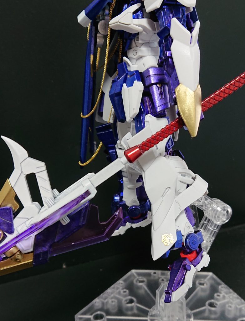 左足に100円ショップのネイル用の薔薇の飾り