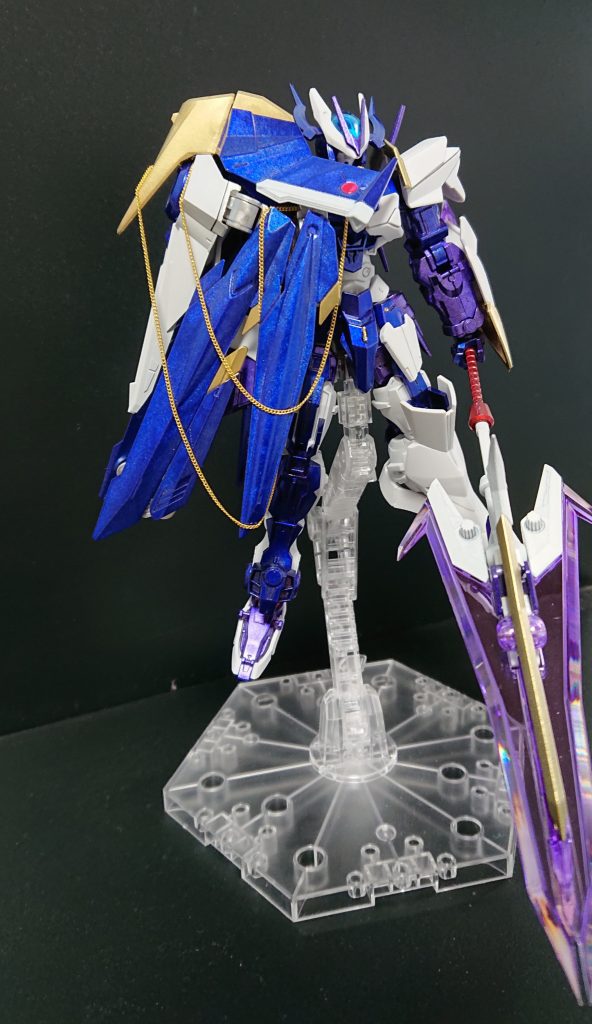 左肩にも100円ショップのアクセサリー用のチェーン