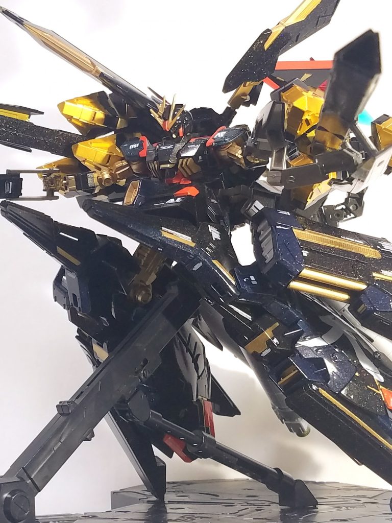 A装備に、ドッキングさせた状態
サイコキャプチャーを後ろでクロスさせたりと、自在に動かせます