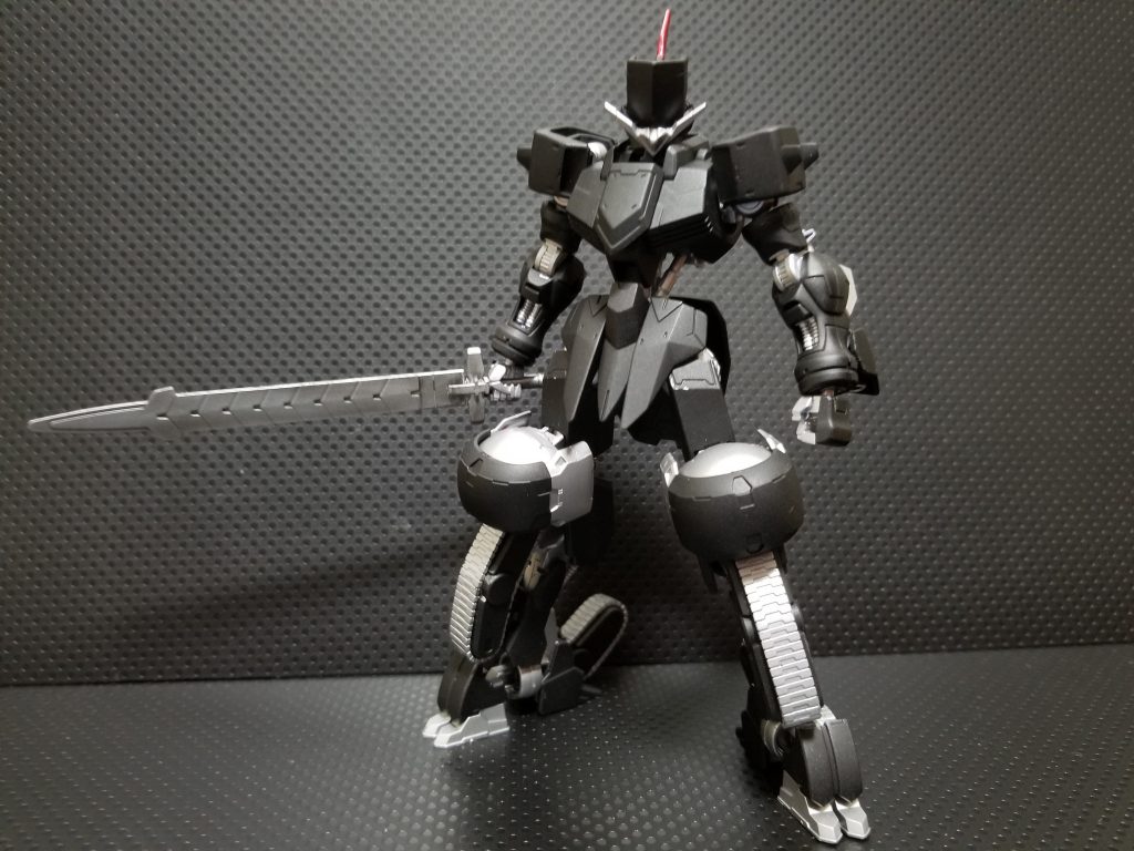 バーントゥ・ブラスターは強行偵察と遊撃を目的に帝国で開発された機操兵、3機のみ試作された。
安定した機体バランスに加え、各装甲強度は水準を保っている。