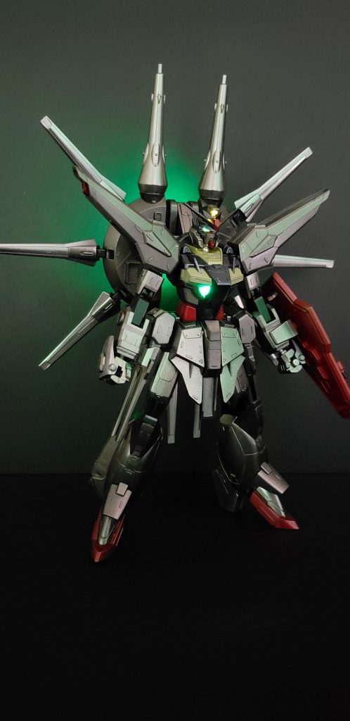 LED点灯時の写真です。頭部各センサー、胸部GNドライヴ、背部GNドライヴにLEDをつけました。