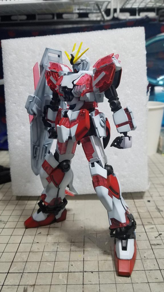 基本的塗装は、白と赤を使用してます
下地黒から
白は3色  基本色 EXホワイト(G)
 白に青を少し混ぜたもの 
 白に赤を少し混ぜたもの
赤は シャインレッド(C)