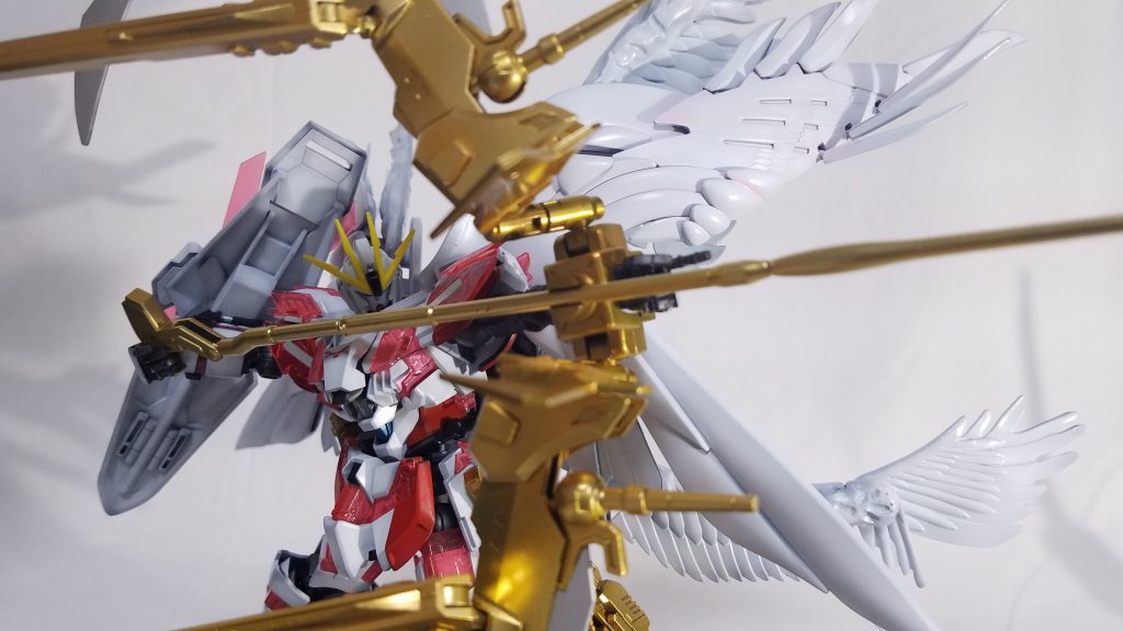 弓は変形式で
左腕に装着されてます