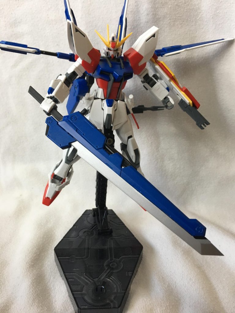 追加装備2
スラッシュエール装備

バスターサーベルを装備した形態
実体剣のため、エネルギー切れを気にせず振るうことができる