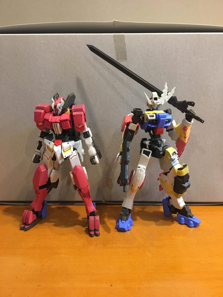 塗装前の写真です。左側のはかなり後になってしまうかもしれませんが完成したらまたこちらに投稿するのでよろしくお願いします( ´∀`)