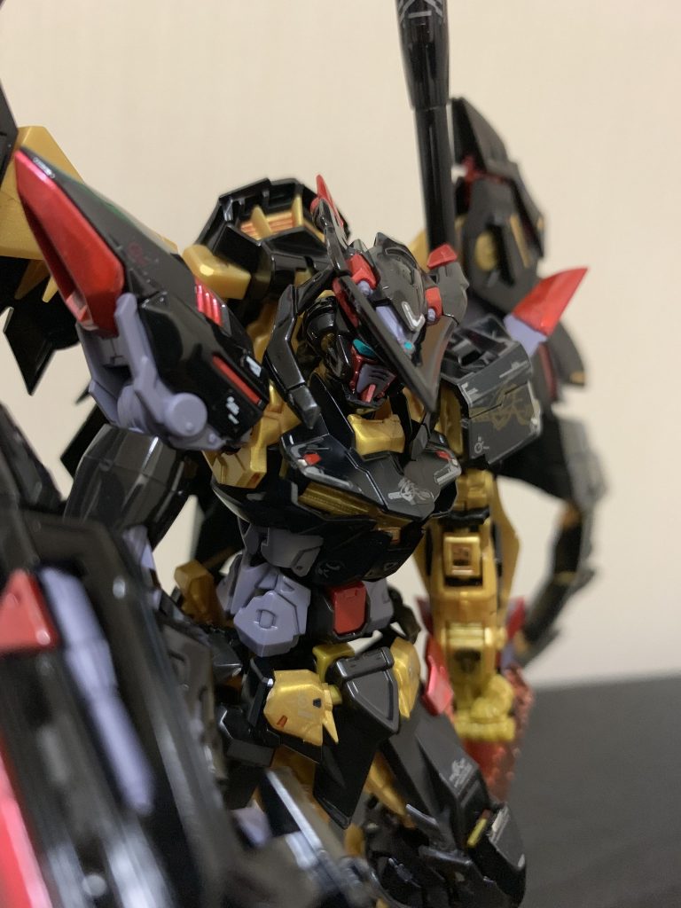 レッドのパーツを全てメタレッドで塗ってみました