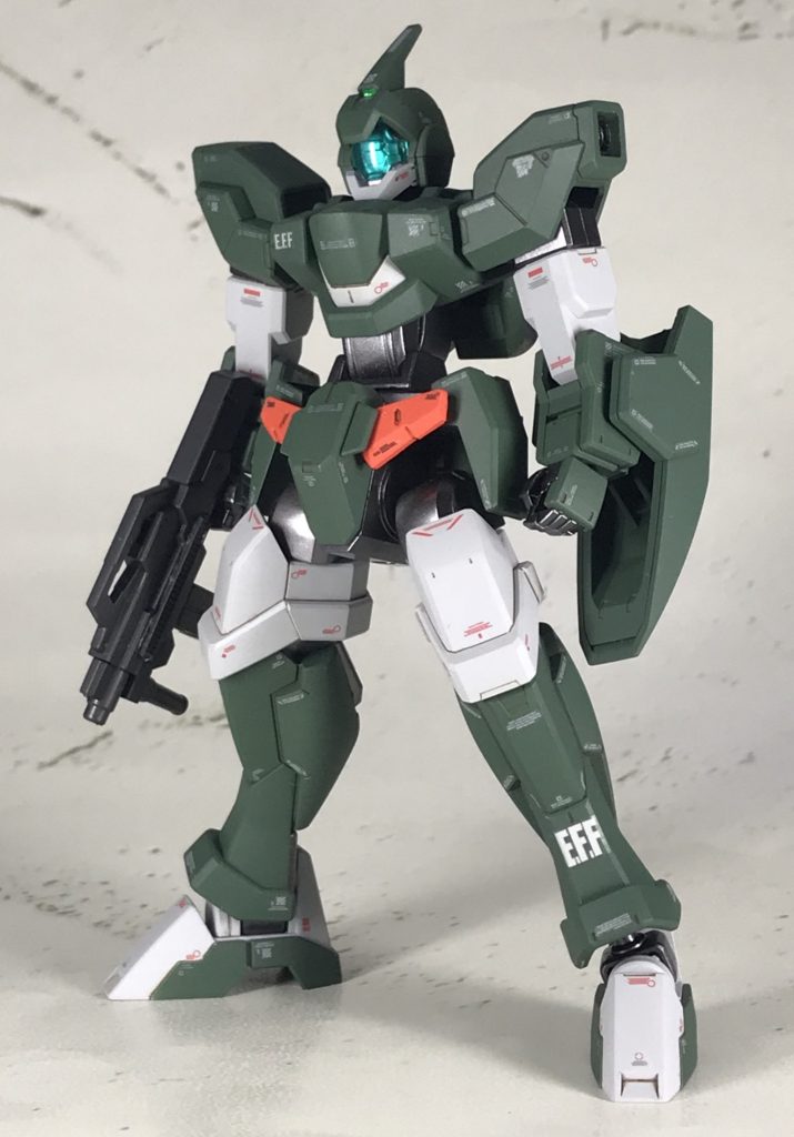 フロントショット
ジェノアスの腰部がまるごと行方不明だったので、クランシェカスタムのジャンクパーツを使用しています。
フロントアーマーはバルバトスのものを加工してます