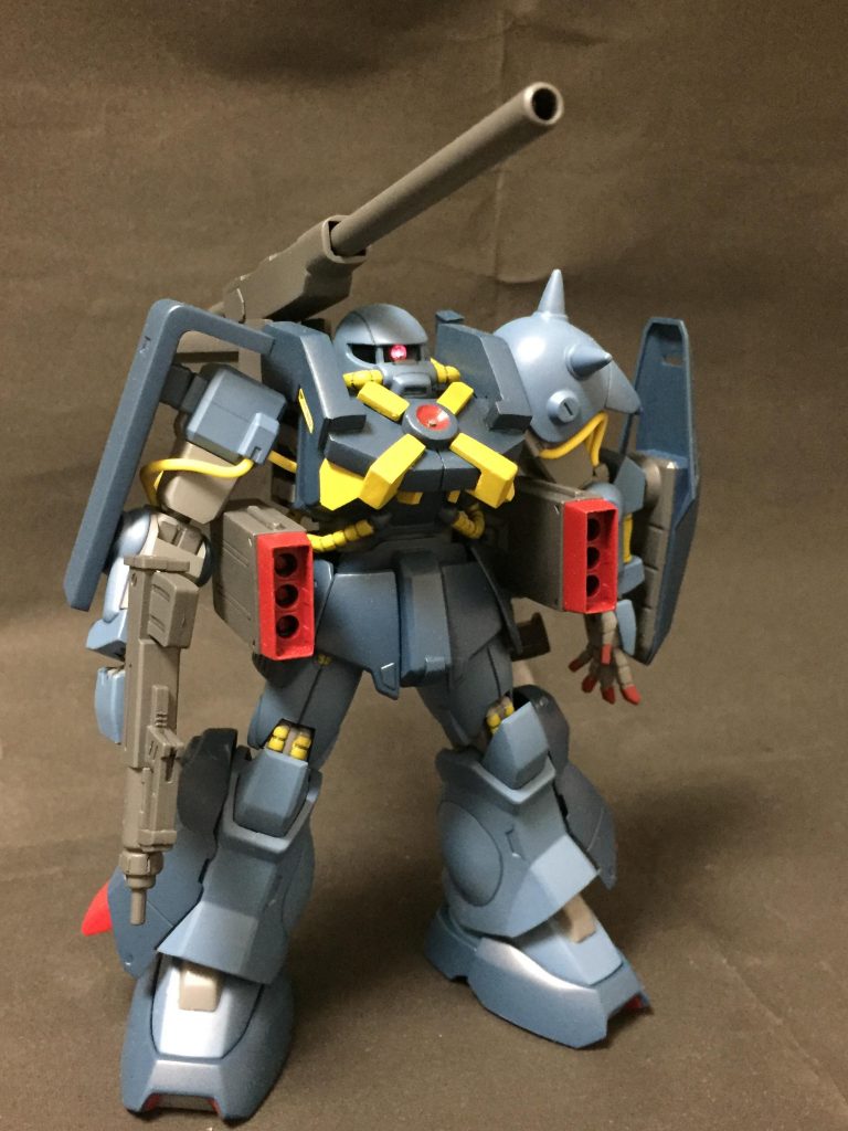 複雑な前面装甲…真ん中の穴から拡散ビームが出ると噂.