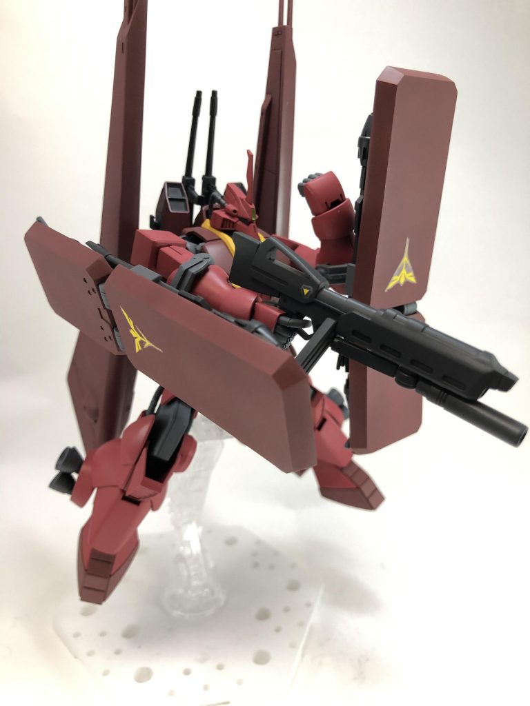 ギラドーガのライフルは黄色のデカールがそれっぽいので貼りました。