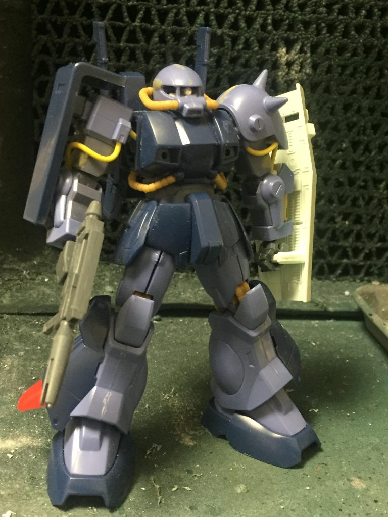 そしてパイプを通してモノアイの調整をして．塗装です！