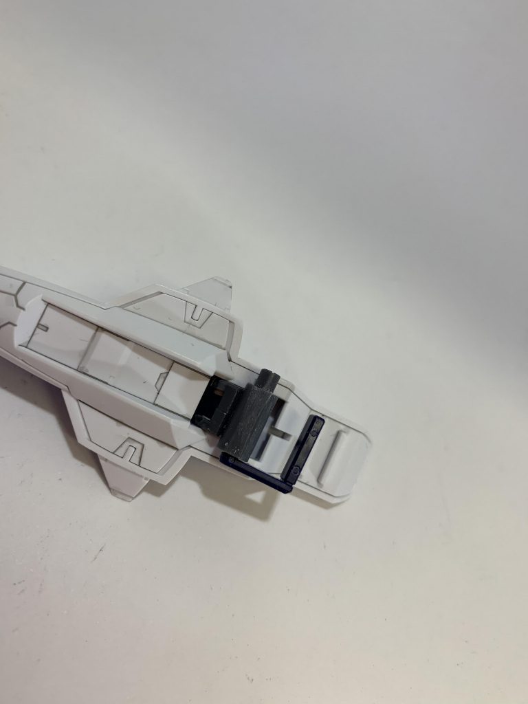 シールド裏面。適当なジョイントパーツで見繕ってます。