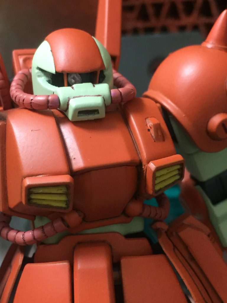 胸部ダクトを大型化する事で冷却機能を向上．ジェネレータもAE純正品に換装して高威力のビームバズーカを使用可能にした．