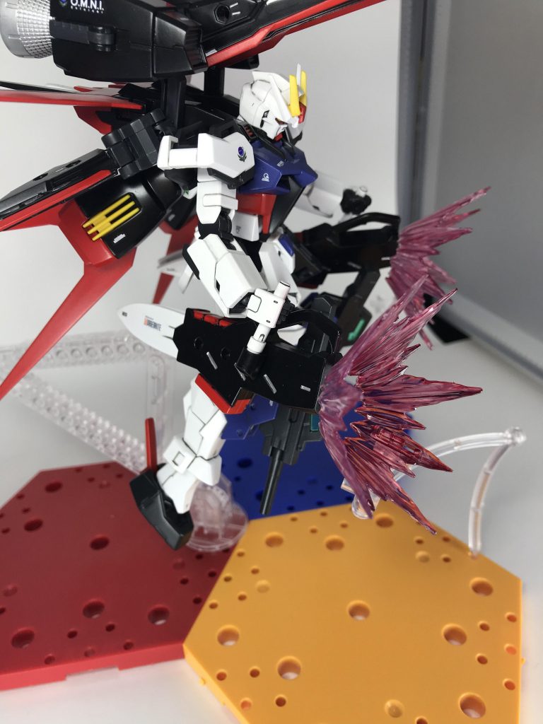 ビームエフェクトもつけてみたり。拡散ビーム砲の持ち手はサーベルとして使用もできる設定です