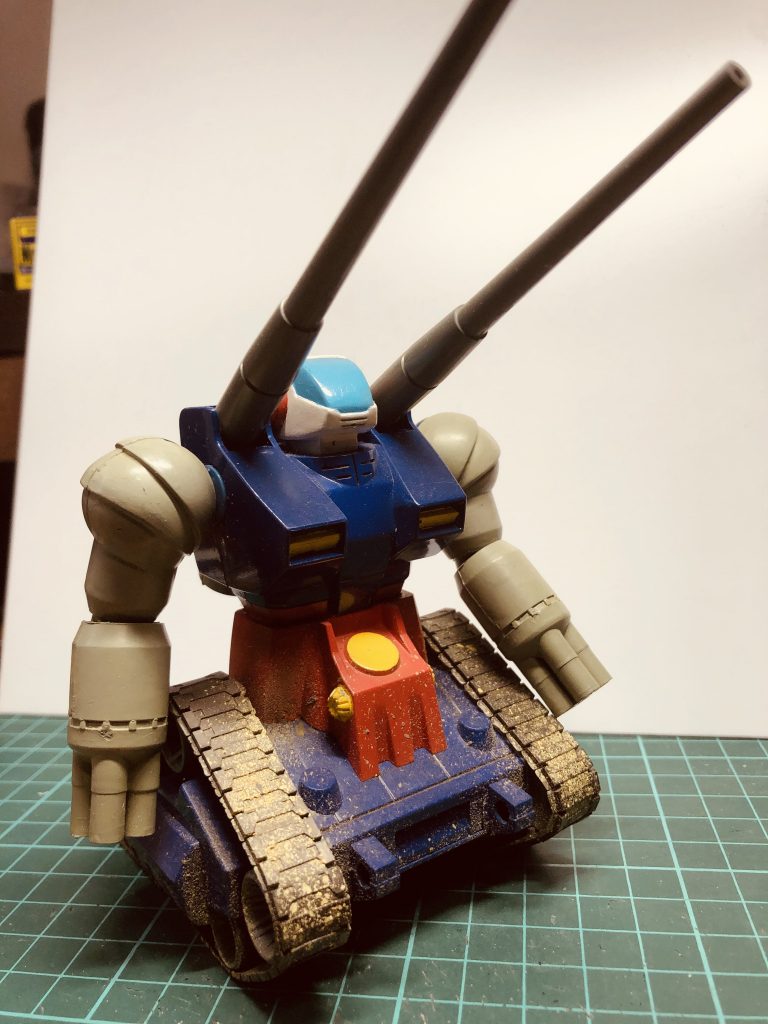 泥汚れ表現できるスプレーを吹き付けました。