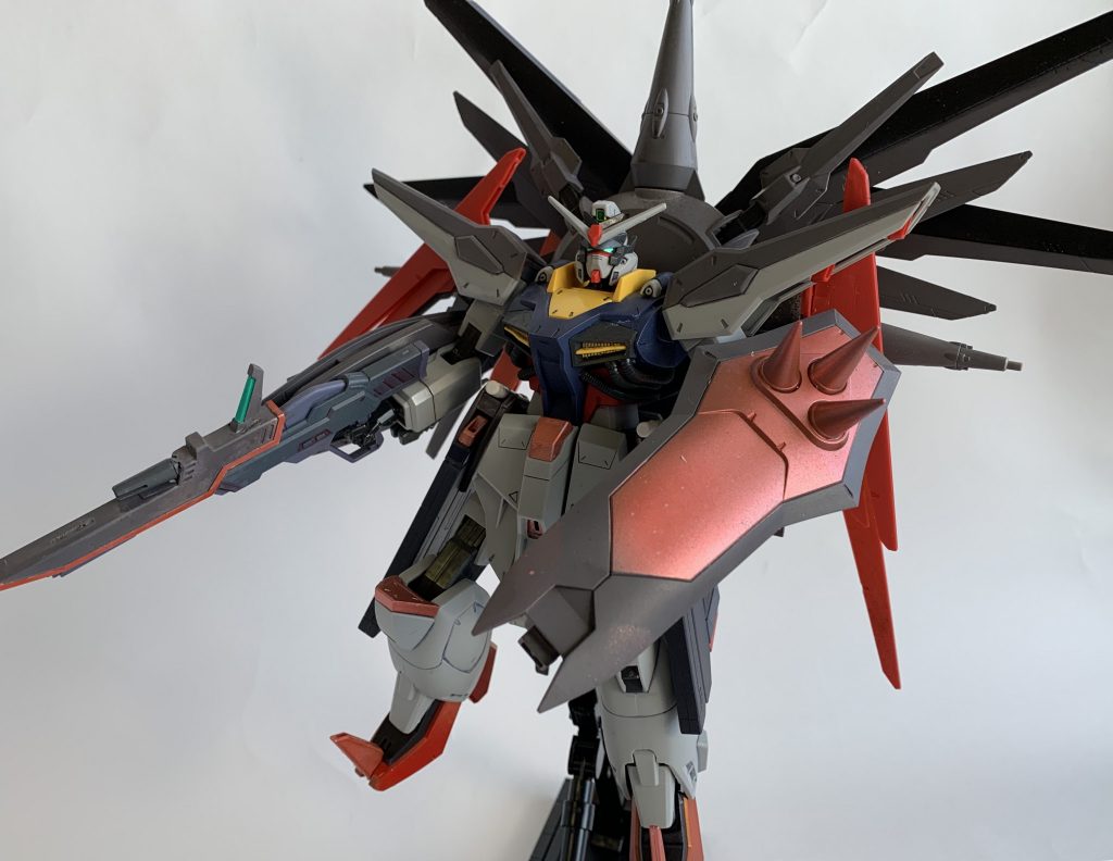 ドラグーンシステムは強力な兵器であるが、万能の兵器では無いことは先の戦争にて証明された。
プロヴィデンスは本来近接戦闘を旨とした機体であったがドラグーンの採用により高機動戦闘、近接戦闘への対応力が低下していた。
故により高機動、より近接戦闘に強くなるよう、宿敵であるはずのフリーダムの技術に加え、開発予定機体達のパーツを取り込む事で問題点2点を解決した。