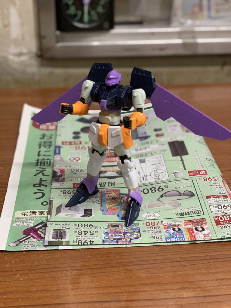 塗装前の状態。
どんなパーツを使ったか、一目瞭然。
オレンジ、サーモンピンクにグレーは筆塗りして、あとはガンダムマーカーで仕上げました！