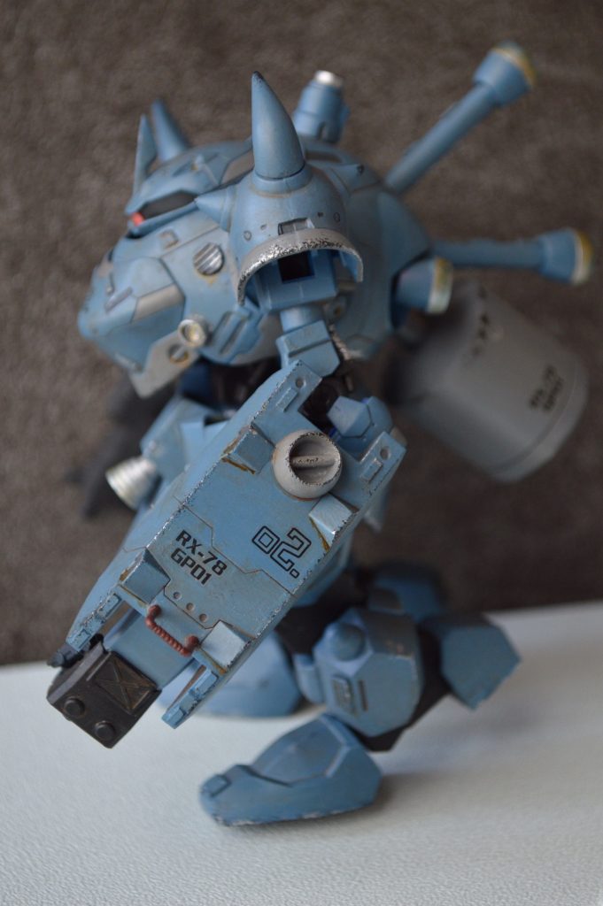 腕もパーツ取り付けデカール貼ってます。