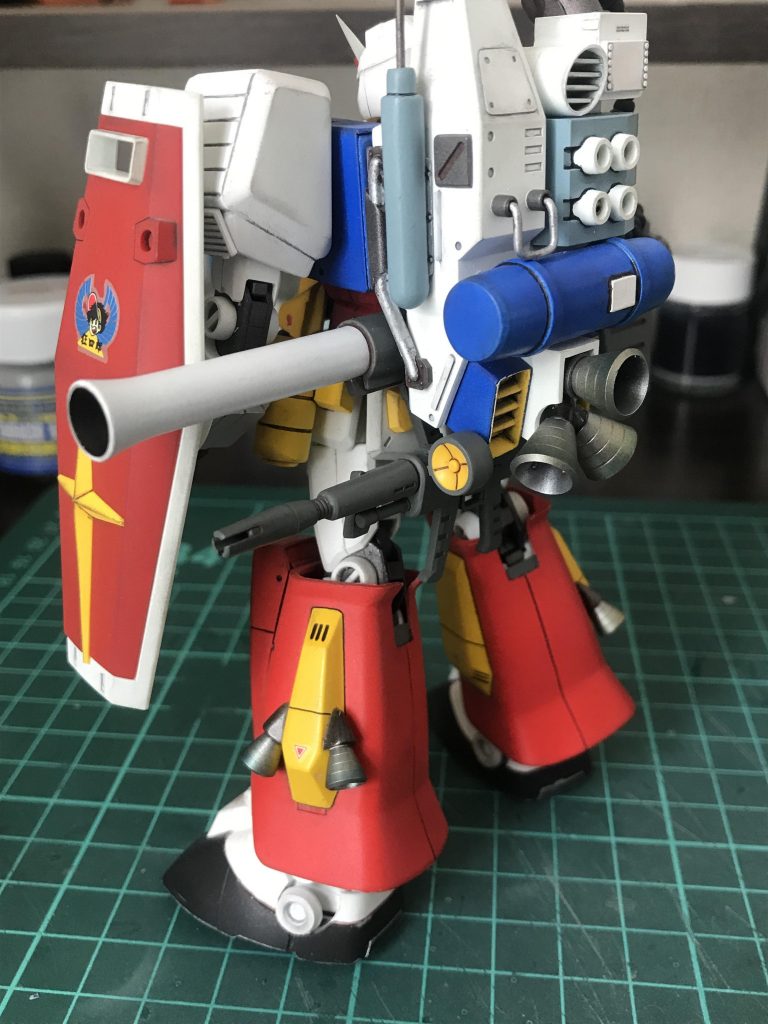 バズーカとライフルはランドセルに懸架出来るようになってます。