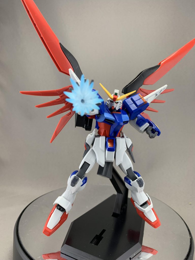 5月には新作でHGCEが発売予定ですが、HGの方をガンダムマーカーで部分塗装しました。モロにはみ出しとかあって汚いですが、遠目で見たら目立たないかと…