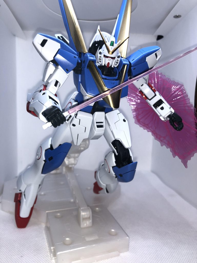 ビームサーベル＆ビームシールド装備。