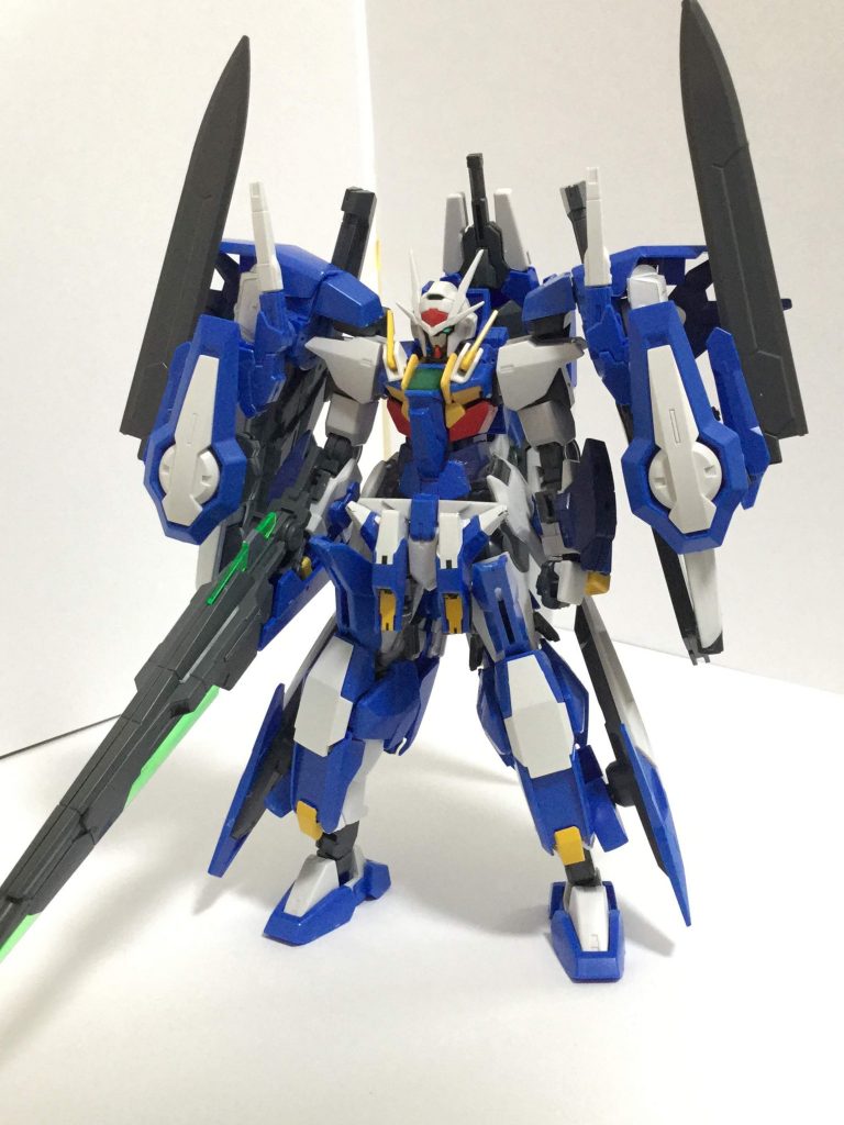 こちらはhobbysnapさんに投稿した形状
ダブルオースカイアタック7s/G
GNソードを左側にも追加し、ライフルユニットをバスターソードⅡに変更
殆どが実体剣になり、エネルギー消費が少なくなったのでガンブラスターを装備