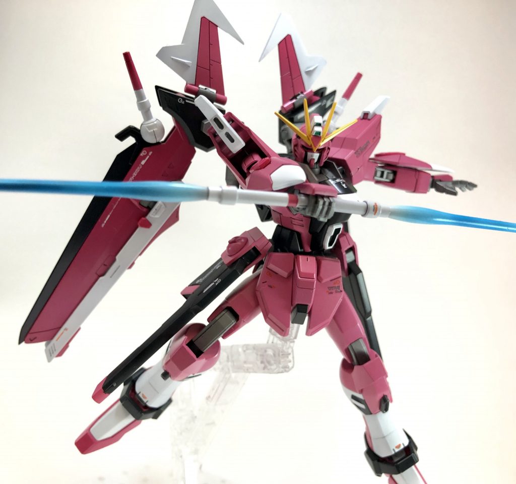 ビームサーベルエフェクトもラヴファントムについてこないのでほかのパーツから取り塗装しました。