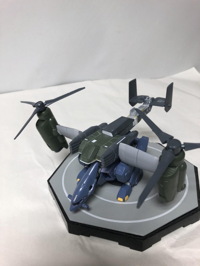 見ての通りバクゥの背中にティルトローターパックを乗せてます。 そのままではバランス悪い上、ローターで首が飛びそうだったので翼部分で幅広げてバランス取ってます。