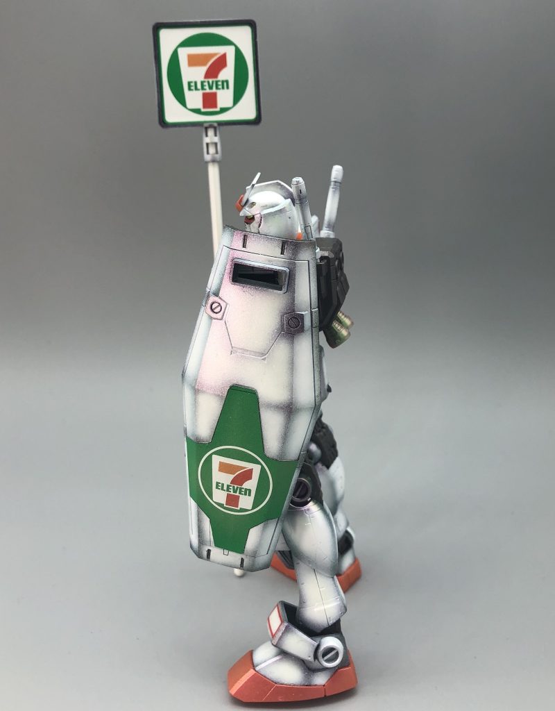 セブンイレブンイレブンの看板は旧ロゴです♪