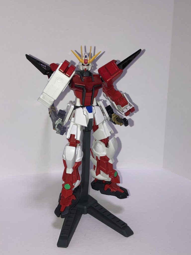 ［XINGストライク］
本機は元々モルゲンレーテでテストされていたストライクとアストレイの長所を掛け合わせた新機体開発の過程で生まれたテスト機
バッテリー搭載機でも長時間の戦闘に耐えられる様に消費エネルギー削減の為実体武器がメインの格闘機の予定で、現在はストライクをベースにアストレイを掛け合わせてる関係でストライクの名を冠している

アストレイのデータはレッドフレームからフィードバックを受けている