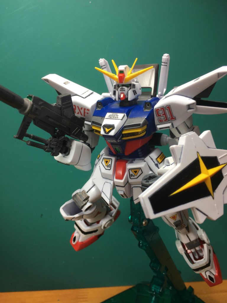 まずは通常のシルエットガンダムから。ビーム・ライフルの形状が珍しいですね。